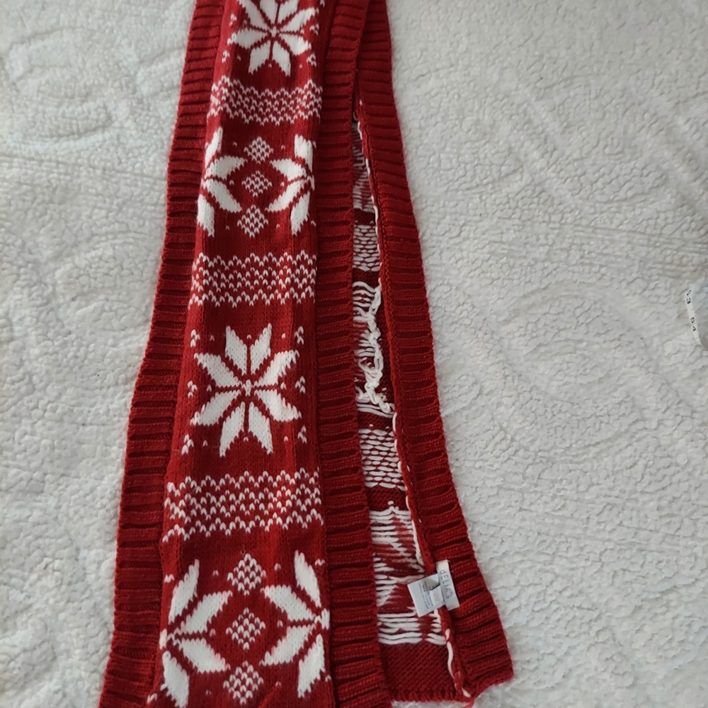 dELiA*s Festive Red and White Knit Scarf